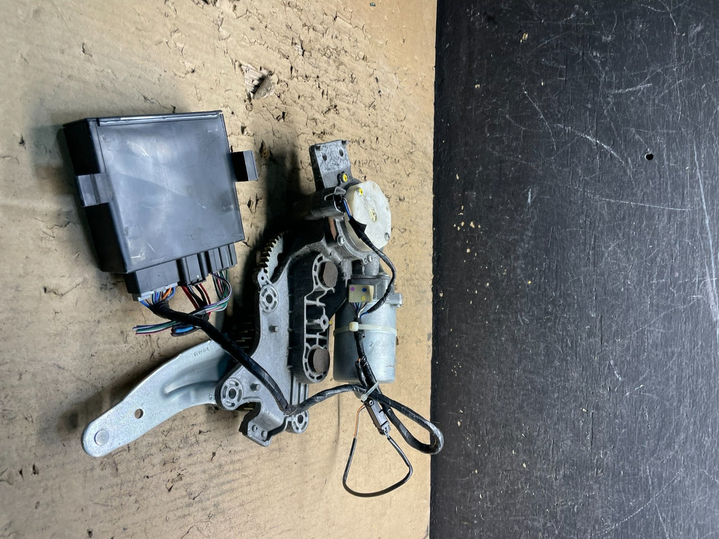 2007 2008 Acadia Enclave Escalade Suburban Liftgate Door Module Motor W6880 DG3