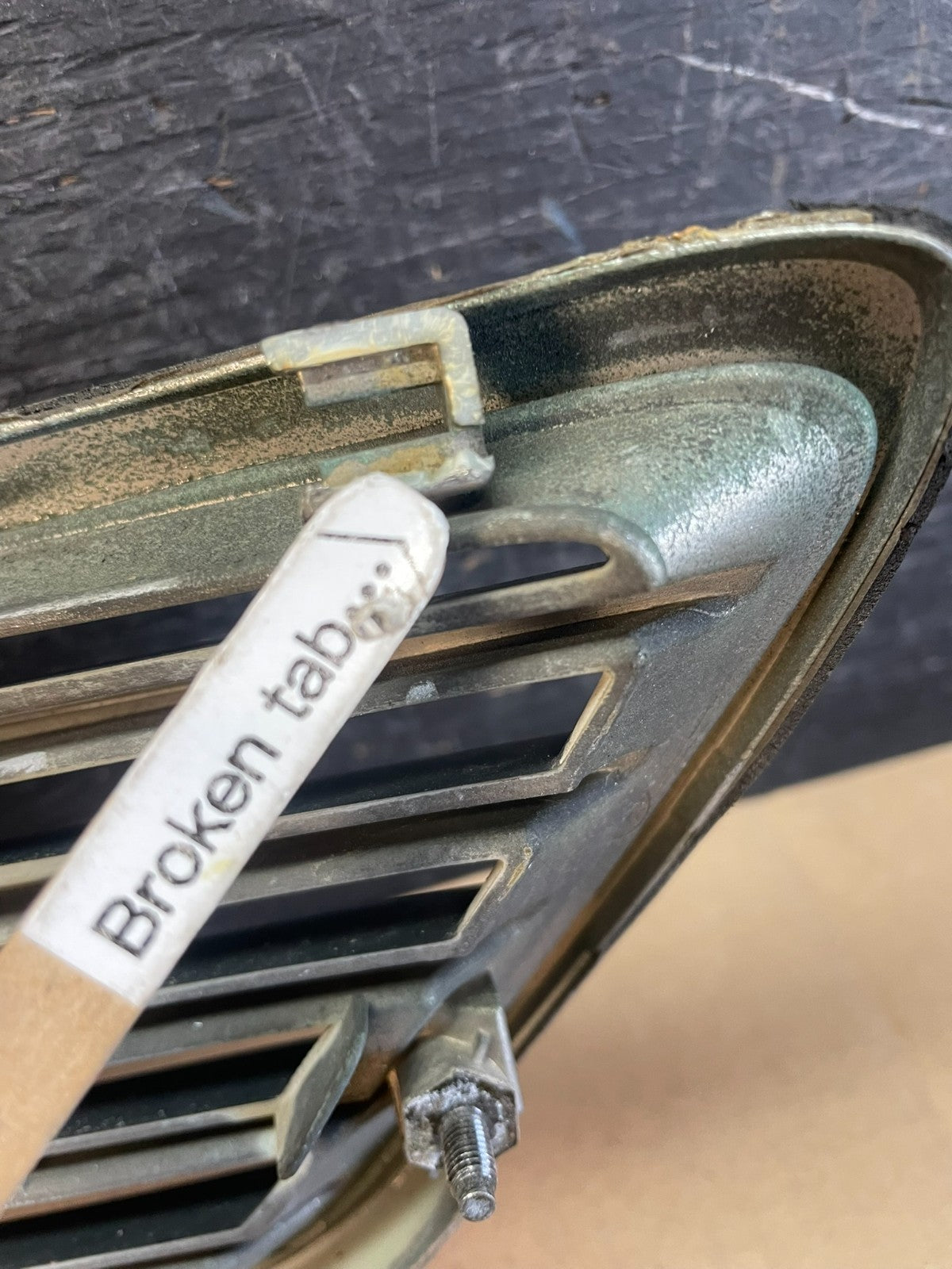 2005 to 2006 Lexus ES330 Front Bumper Upper Grille Grill AD57264