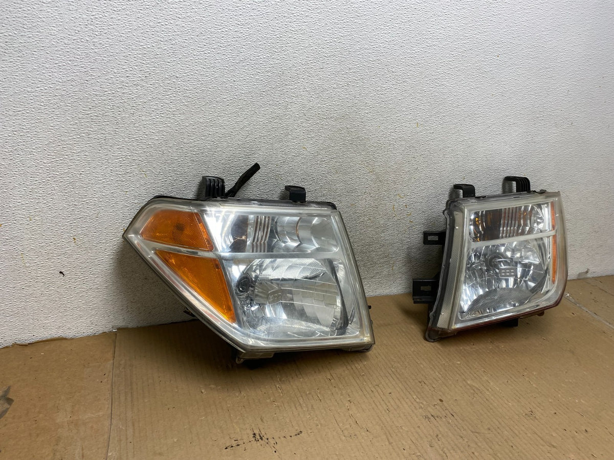 2005 2006 2007 Nissan Pathfinder Halogen Headlights Left+Right AH3068 DW1