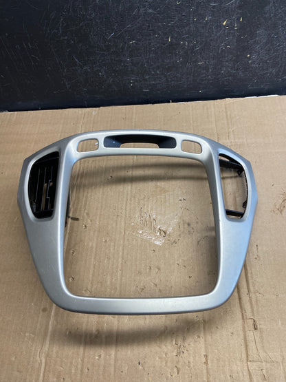 2001-2007 Toyota Highlander Radio Climate Dash Trim Bezel Air Vent AD7236 DG0