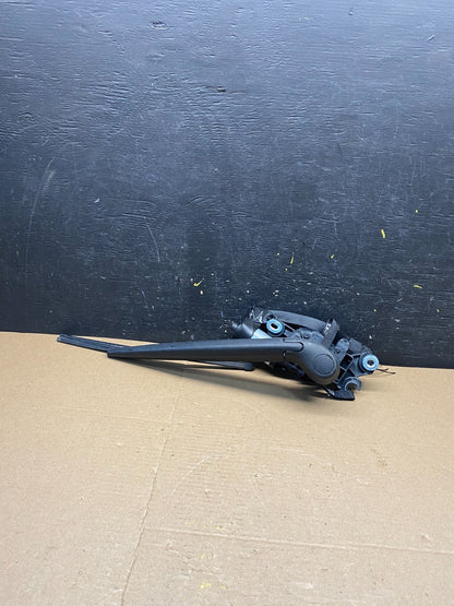 2008 - 2016 Volvo 70-Series Tailgate Back Door Rear Wiper Motor Wiper Q9496 DG0