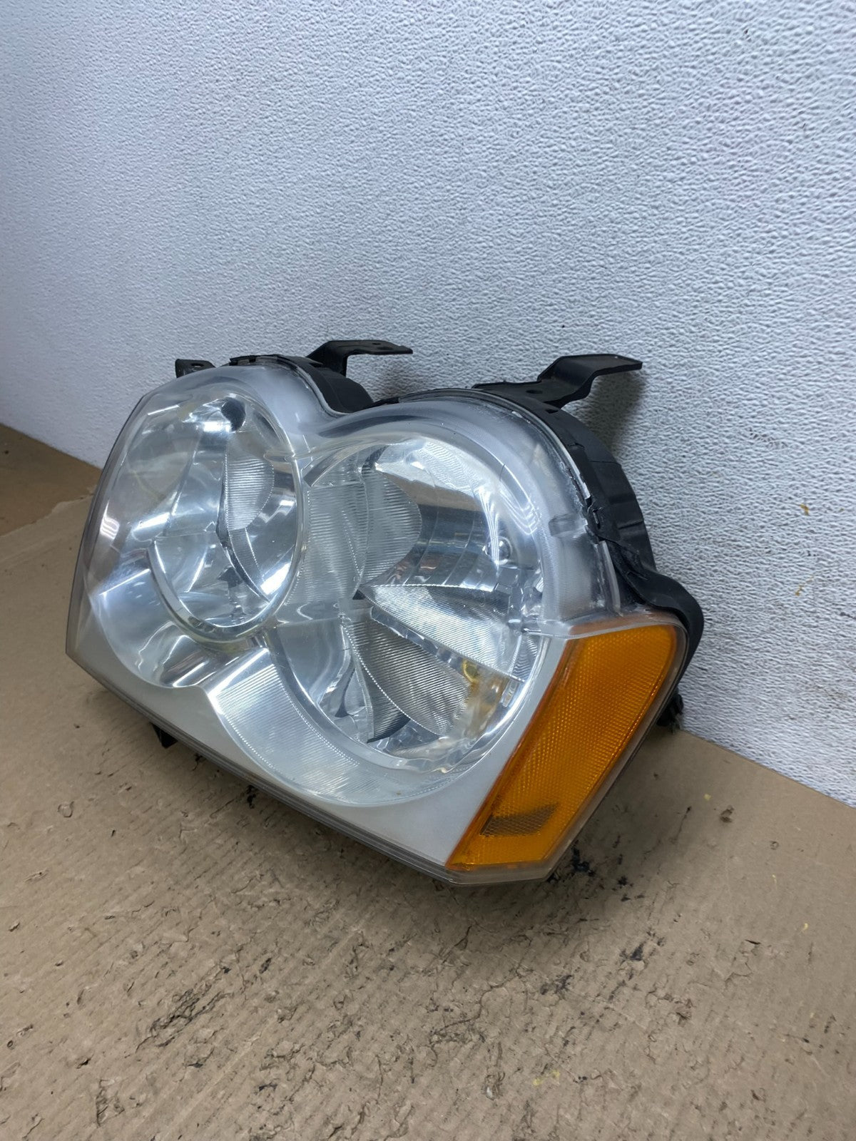 2005-2007 Jeep Grand Cherokee Left Driver LH Halogen Headlight AF7201 DW1