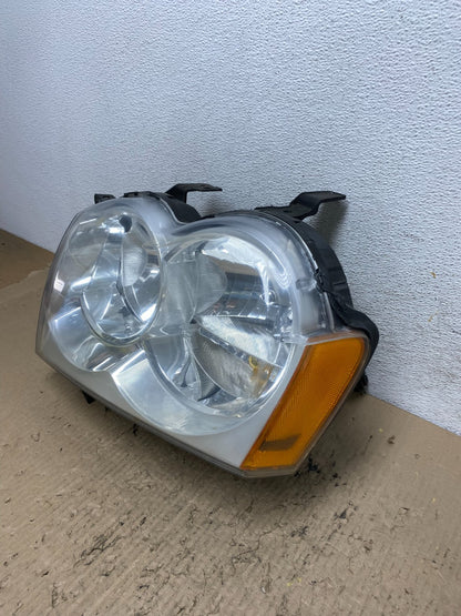 2005-2007 Jeep Grand Cherokee Left Driver LH Halogen Headlight AF7201 DW1