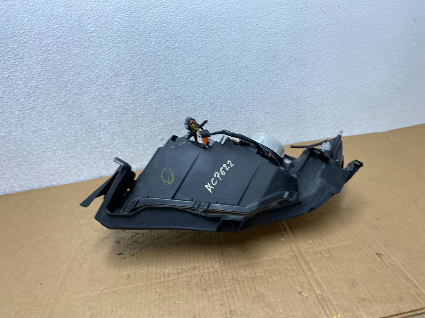 2008-2009 Subaru Legacy Right Passenger Rh Side Headlight Halogen AC7622 DW8