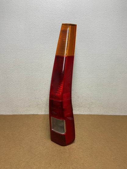 2002 - 2004 Honda Crv Cr-v Right Passenger Rh Side Tail Light AD4536 LK0