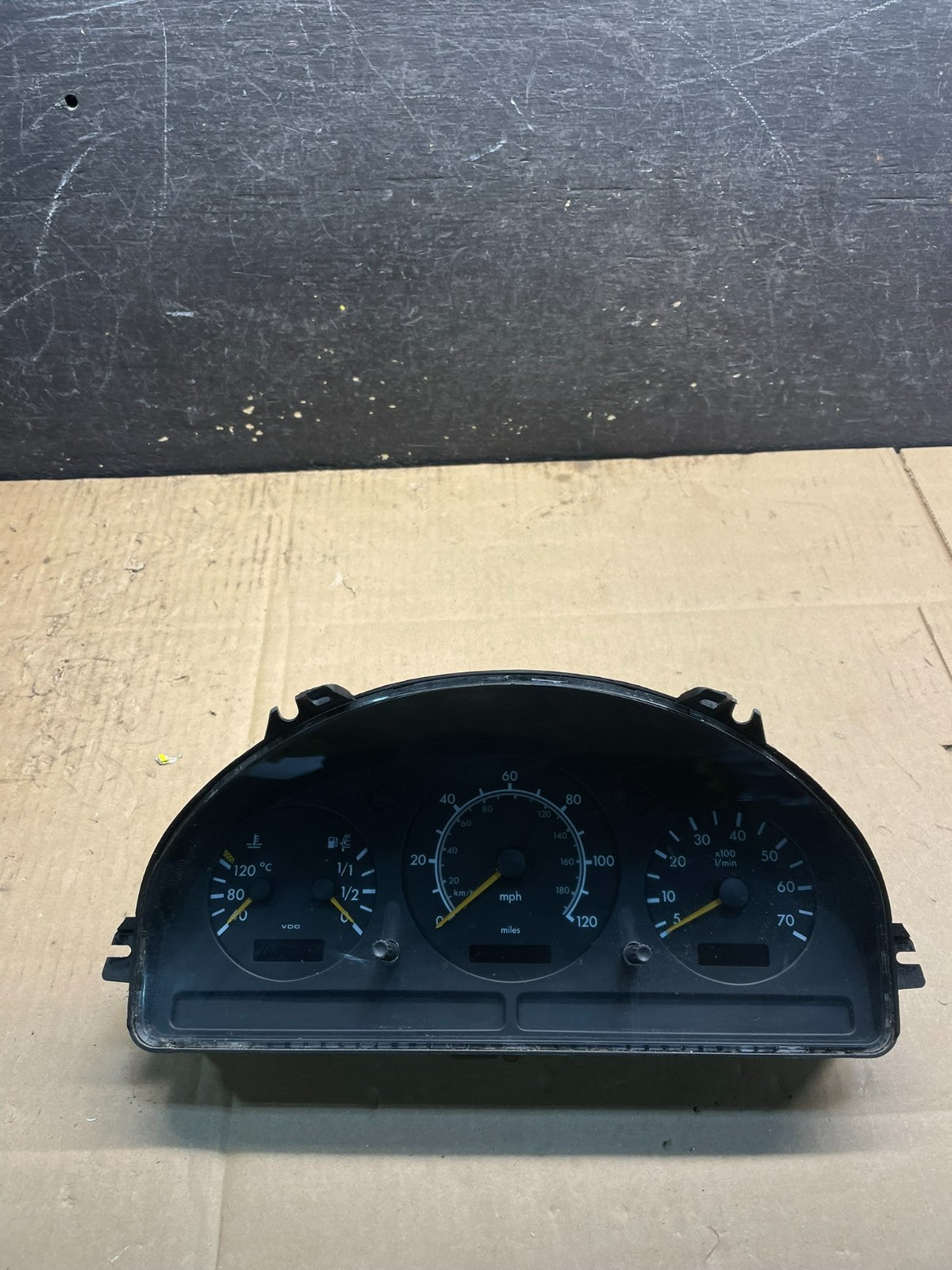 1998-2005 Mercedes ML320 Instrument Cluster Speedometer w7068 DG0