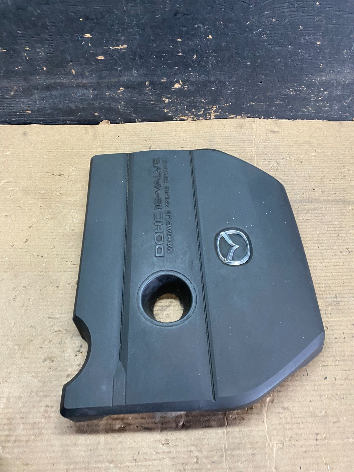 2004 to 2009 Mazda 3 DOHC 16 VALVE Engine Shield Top Cover Oem R5070 DG3