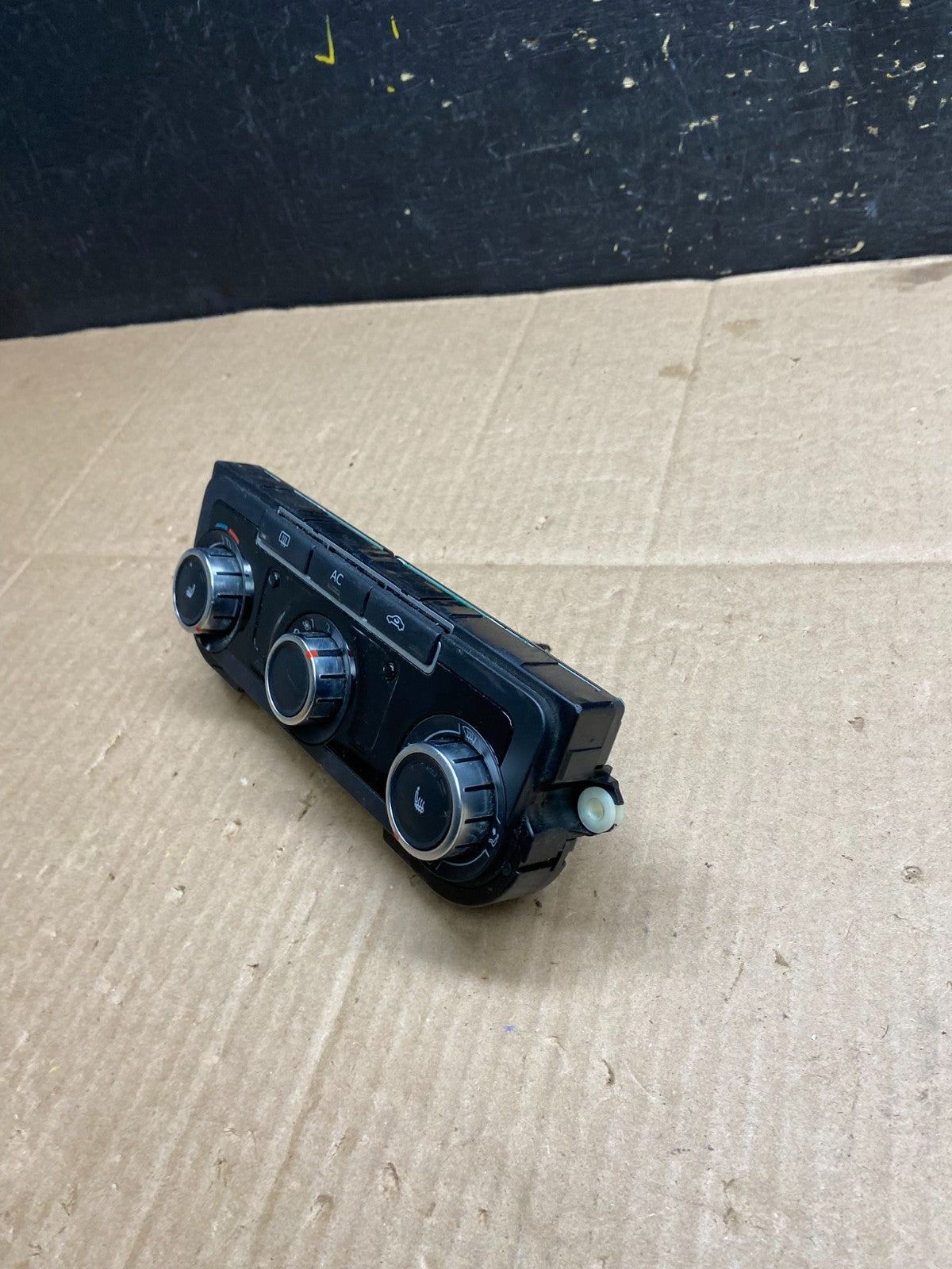2009 - 2011 Volkswagen CC Center Climate Control Panel AC Heater y2286 DG2