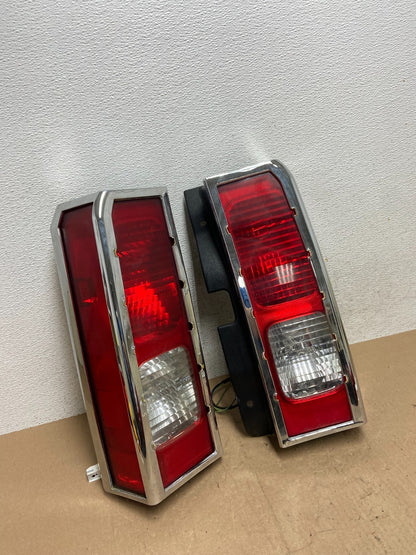 2006 to 2008 Hummer H3 Left+Right Side Tail Lights AE6772 DW2