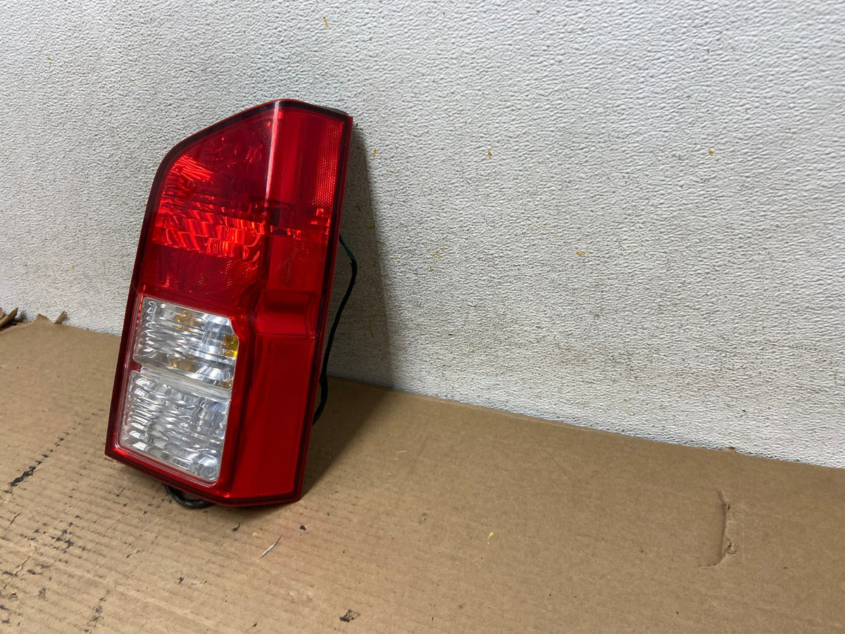 2005 to 2012 Nissan Pathfinder Right Passenger RH Side Tail Light AH4136 LK2