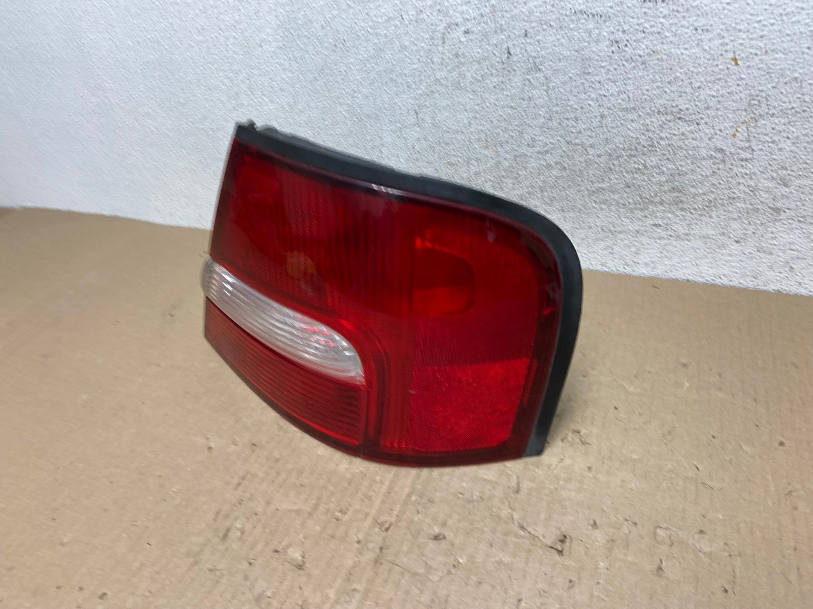 2000 to 2001 Nissan Altima Tail Light Right Passenger Rh Side AE9715 LK1
