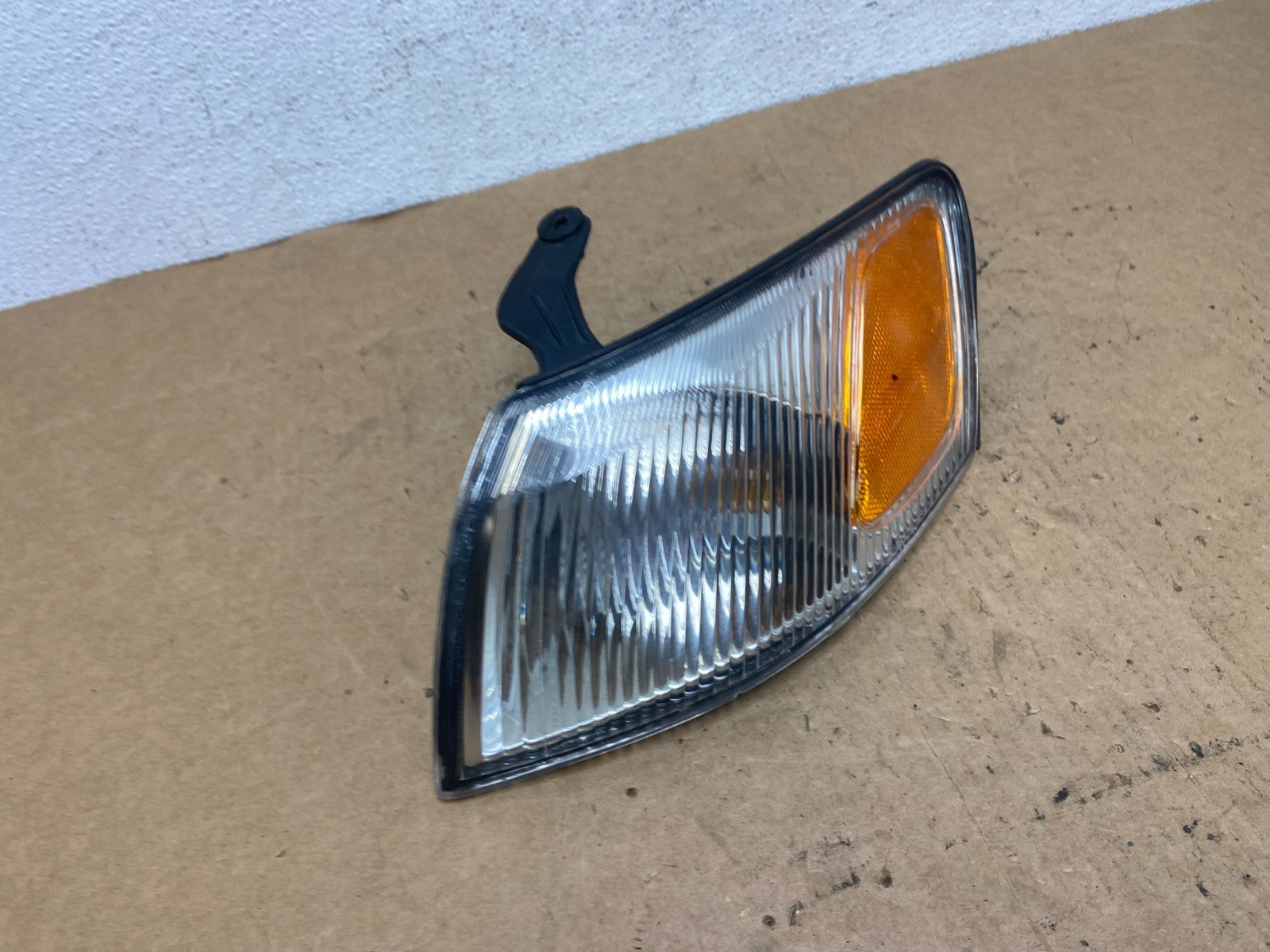 1997 1998 1999 Toyota Camry Left Driver LH Turn Signal AD5189 DW2