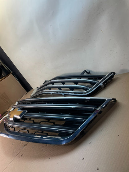 2013 to 2017 Chevrolet Traverse Front Upper + Lower Grill Grille AG7658 DG1