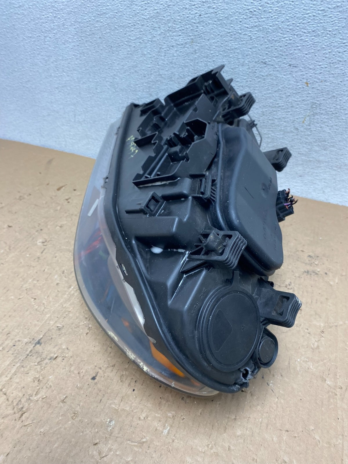 2008 to 2013 Volvo XC70 V70 S80 Right Passenger Side Halogen Headlight AD8757 DW5