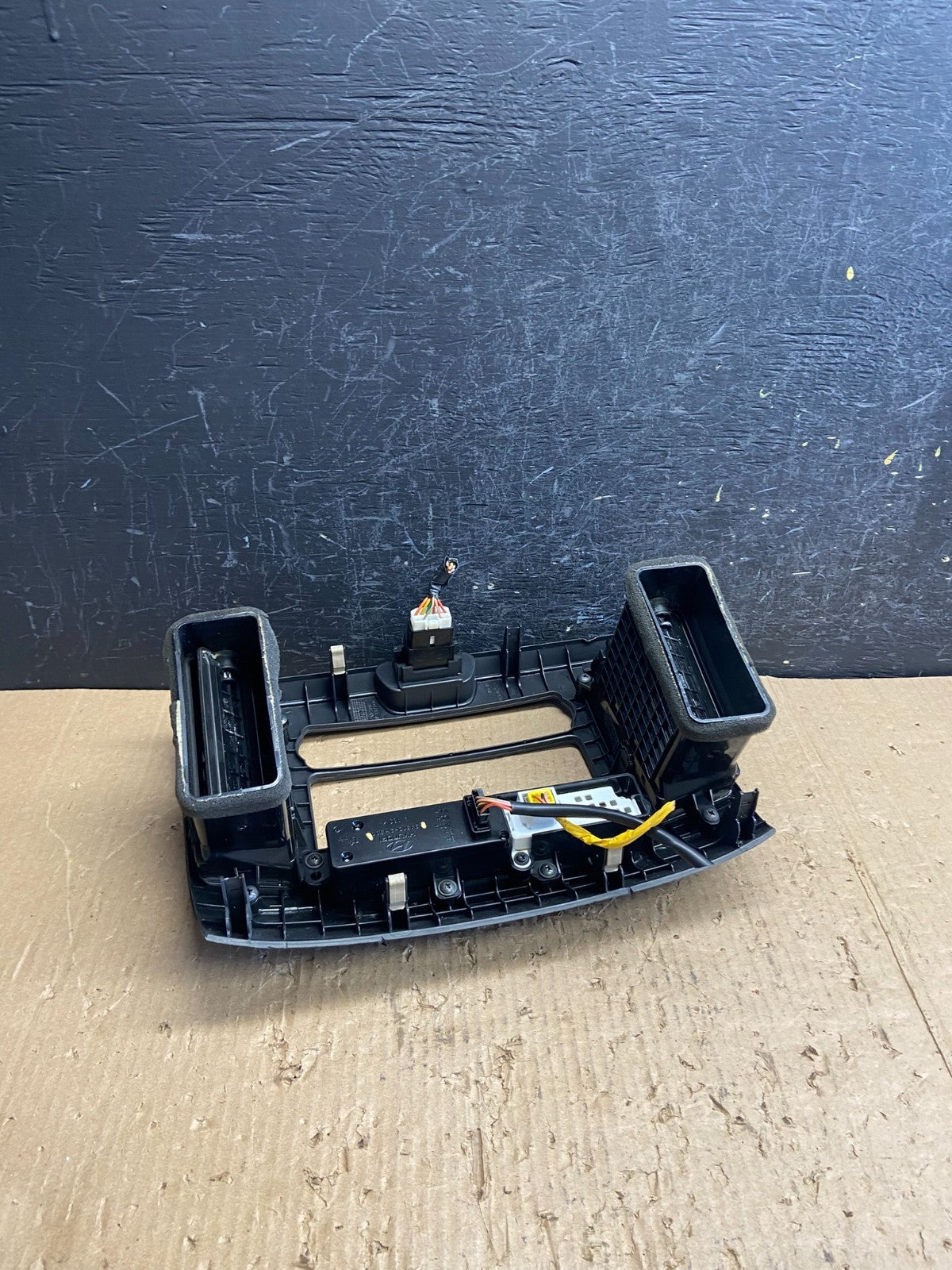 2007-2010 Hyundai Elantra Radio Heat AC Climate Control Air Vent Bezel AF1550 DG4
