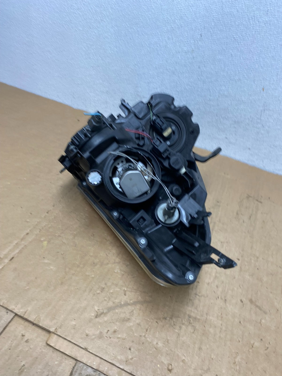 2009-2013 Nissan Rogue Right Passenger Xenon HID Headlight AD1357 DW7