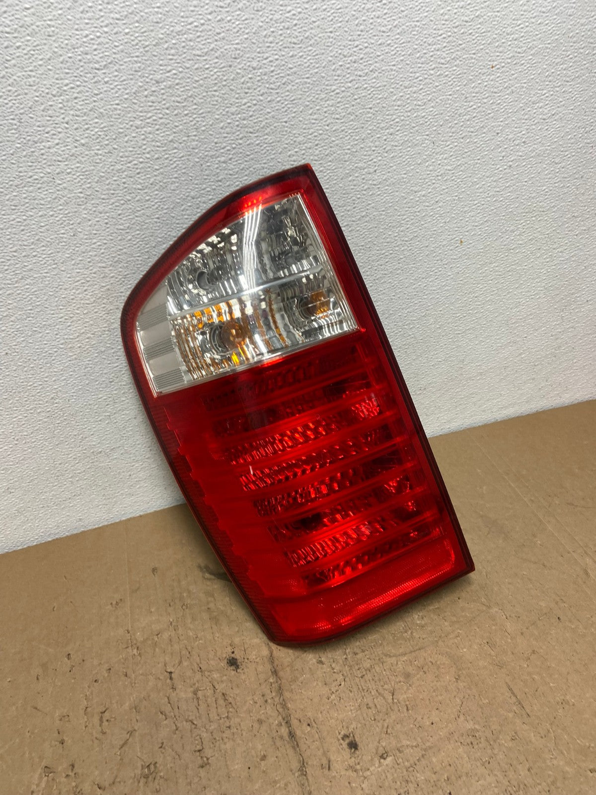 2007 to 2010 Kia Sedona Left Driver LH Side Tail Light AC7209 LK2