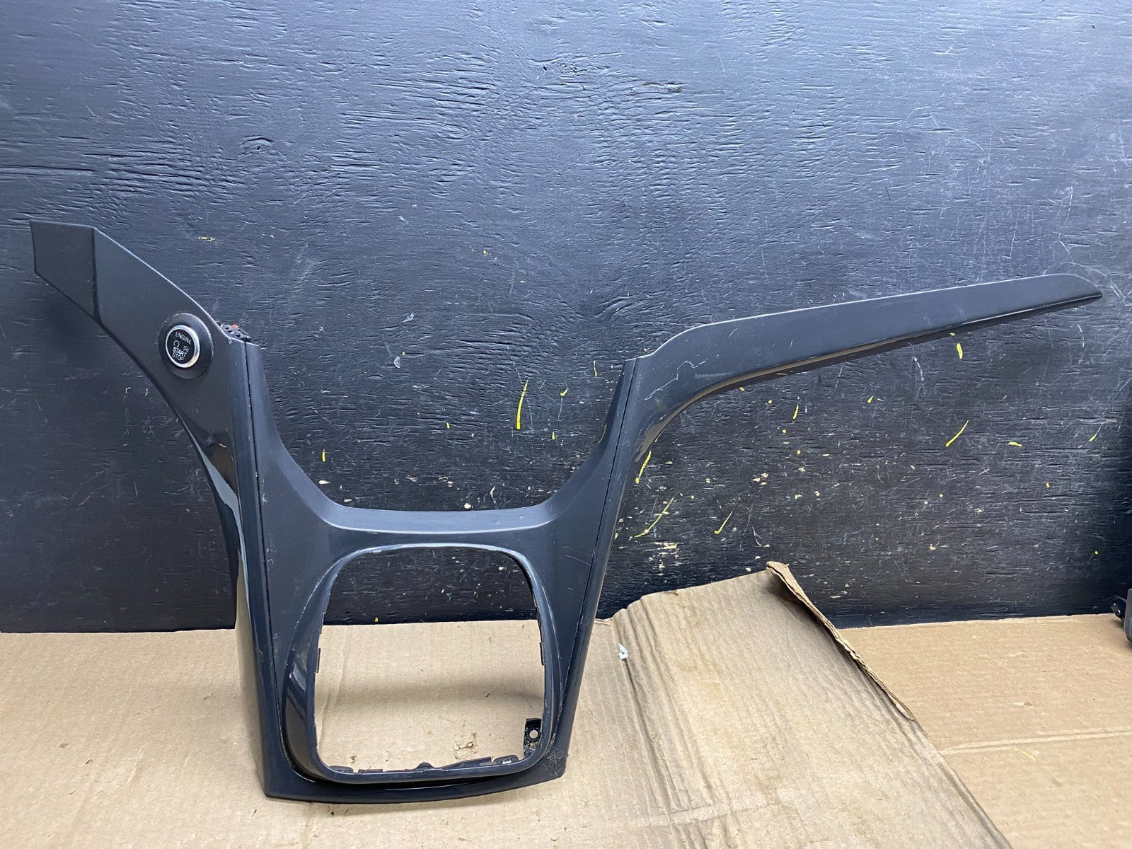 2013 - 2016 Ford Escape Center Dash Radio Gear Shifter Panel Bezel Trim X1995 DG0