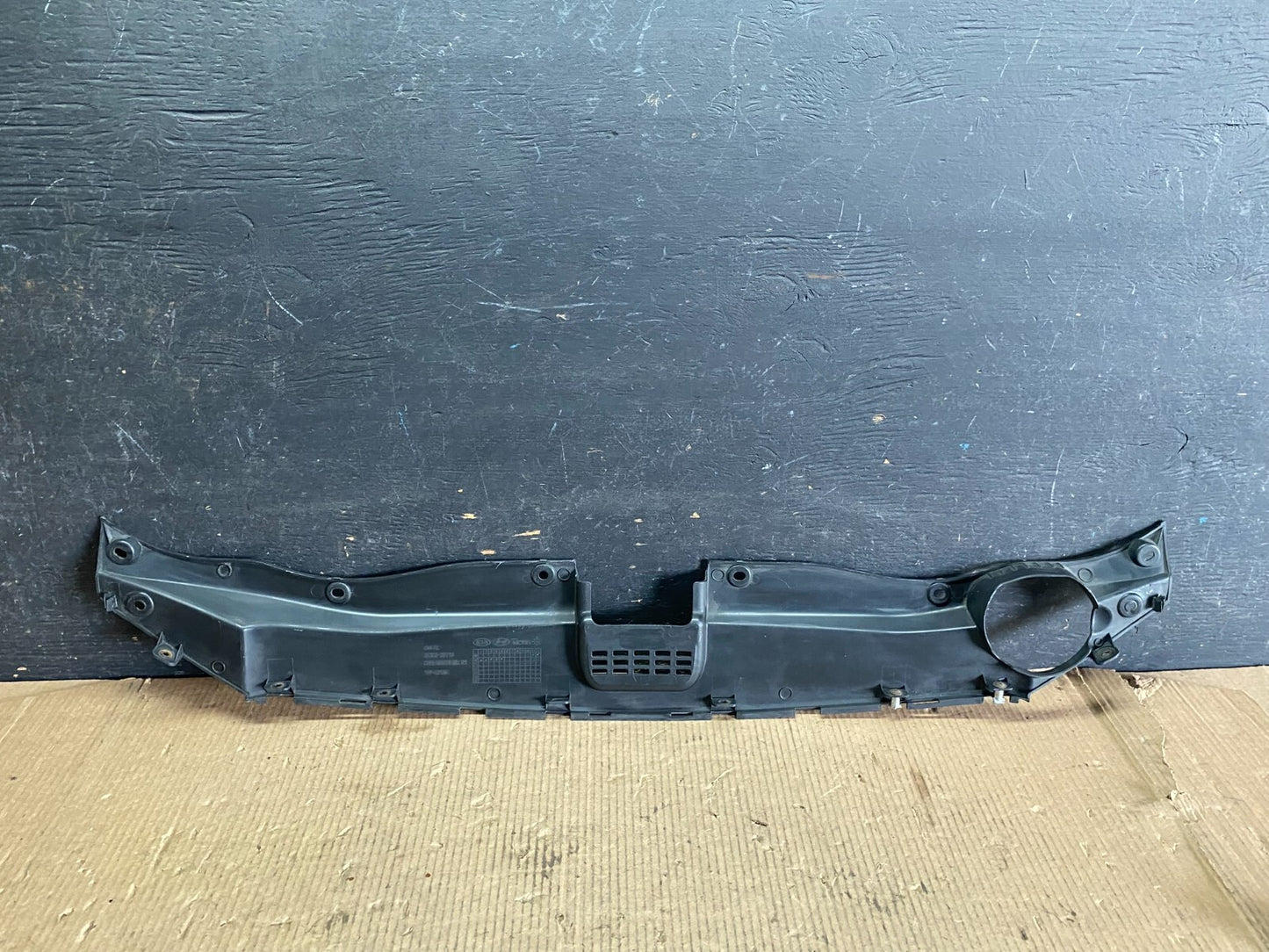 2010 to 2012 Hyundai Santa Fe Front Upper Grille Radiator Cover N8436 DG7