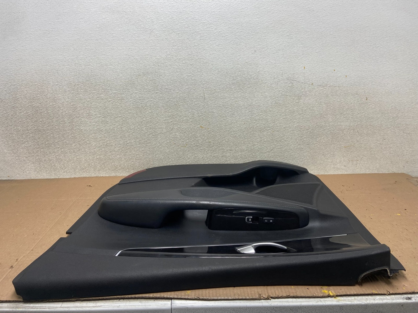 2016 to 2020 Kia Sorento Front Right Passenger RH Side Door Panel Trim Y4923 DG5