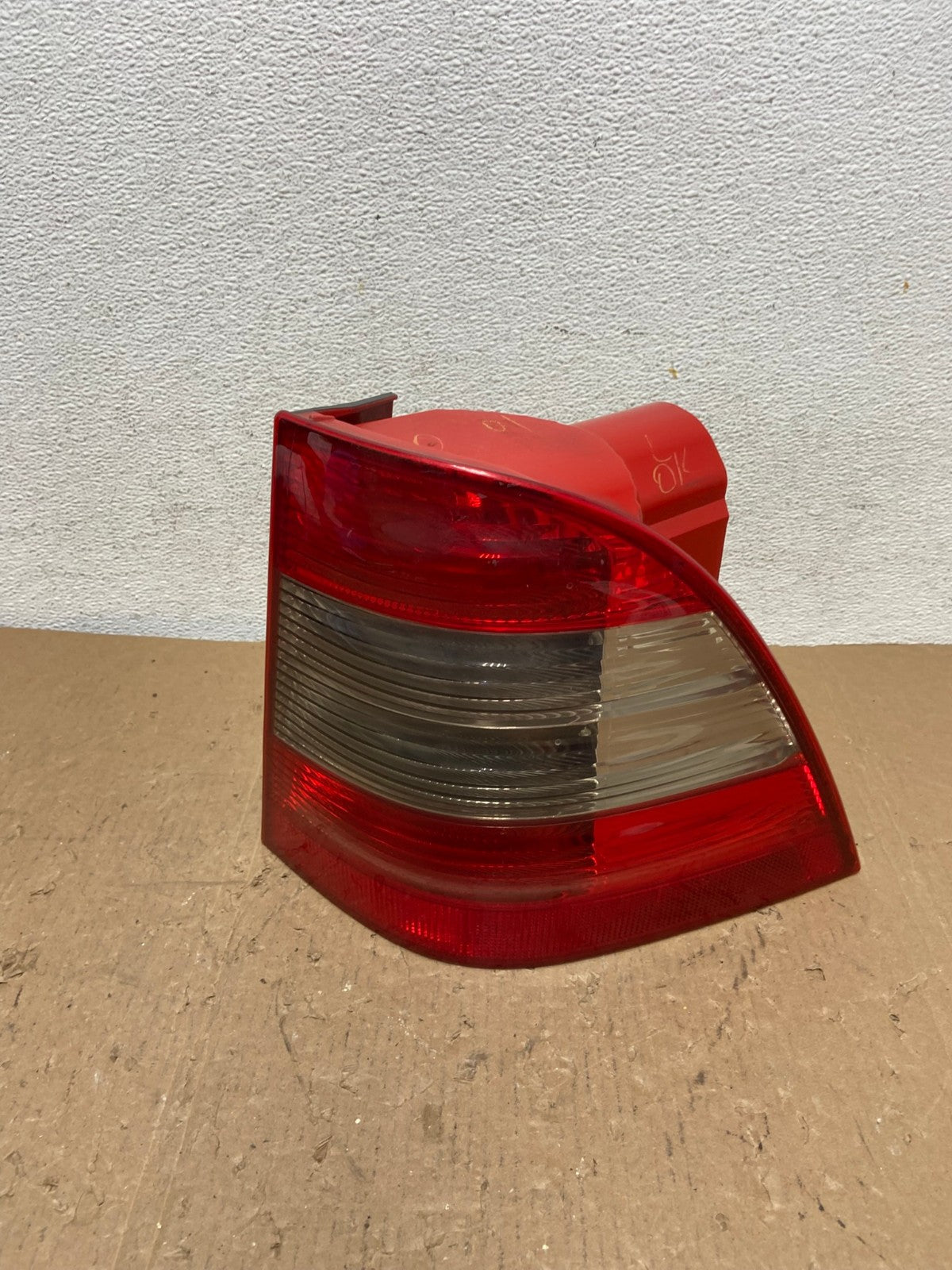 2002-2005 Mercedes ML 350 Ml-Class Right Passenger Rh Side Tail Light AD8189 LK0