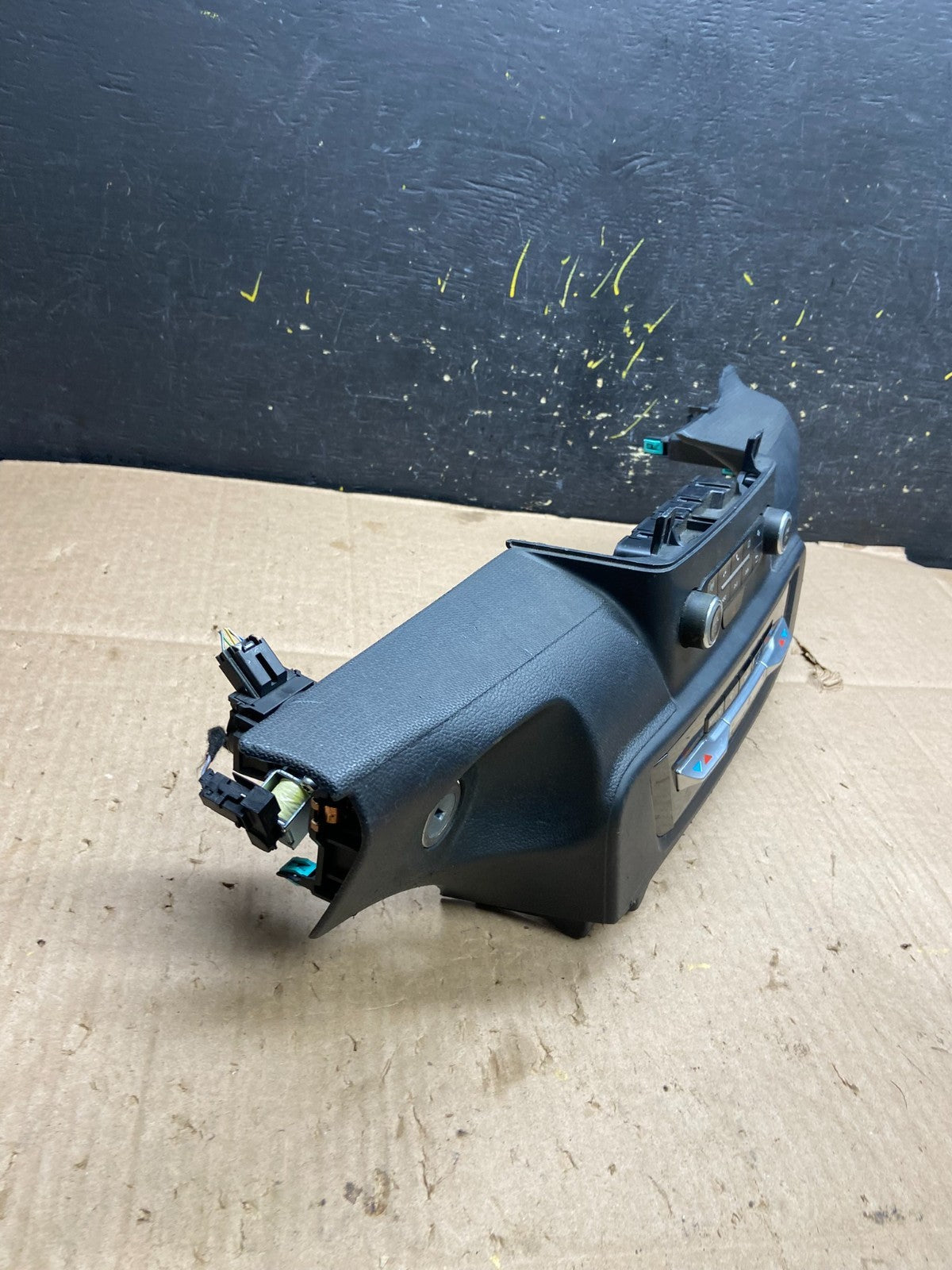 2020 to 2023 Ford  Explorer A/C Heater Climate Control Panel Y5265 DG2
