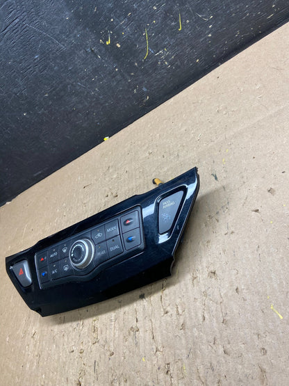 2013 to 2018 Nissan Pathfinder Radio Audio Climate Control T6208 DG2