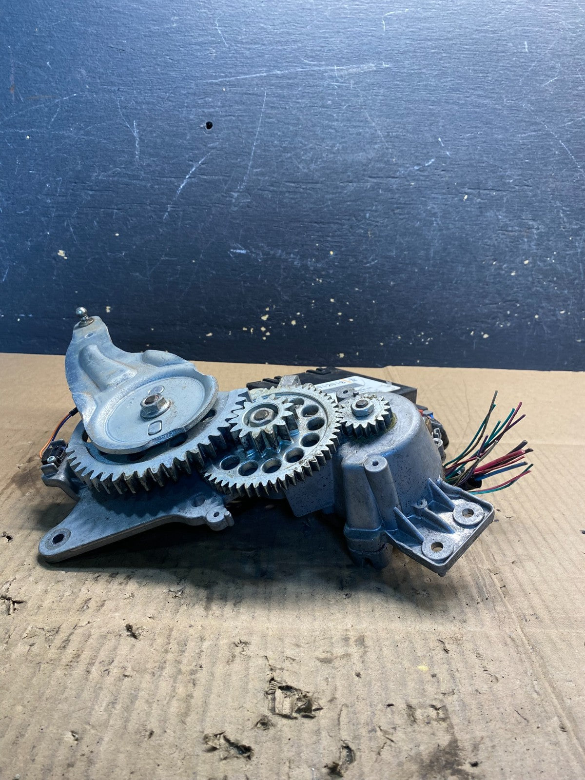 GMC Acadia Yukon Tahoe  Rear Trunk Liftgate Power Motor Actuator OEM AA7437 DG4