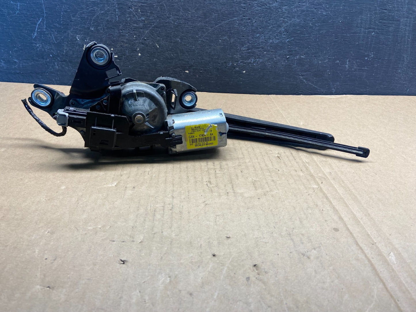 2013 to 2019 Ford Escape Rear Windshield Wiper Motor AG1600 DW5