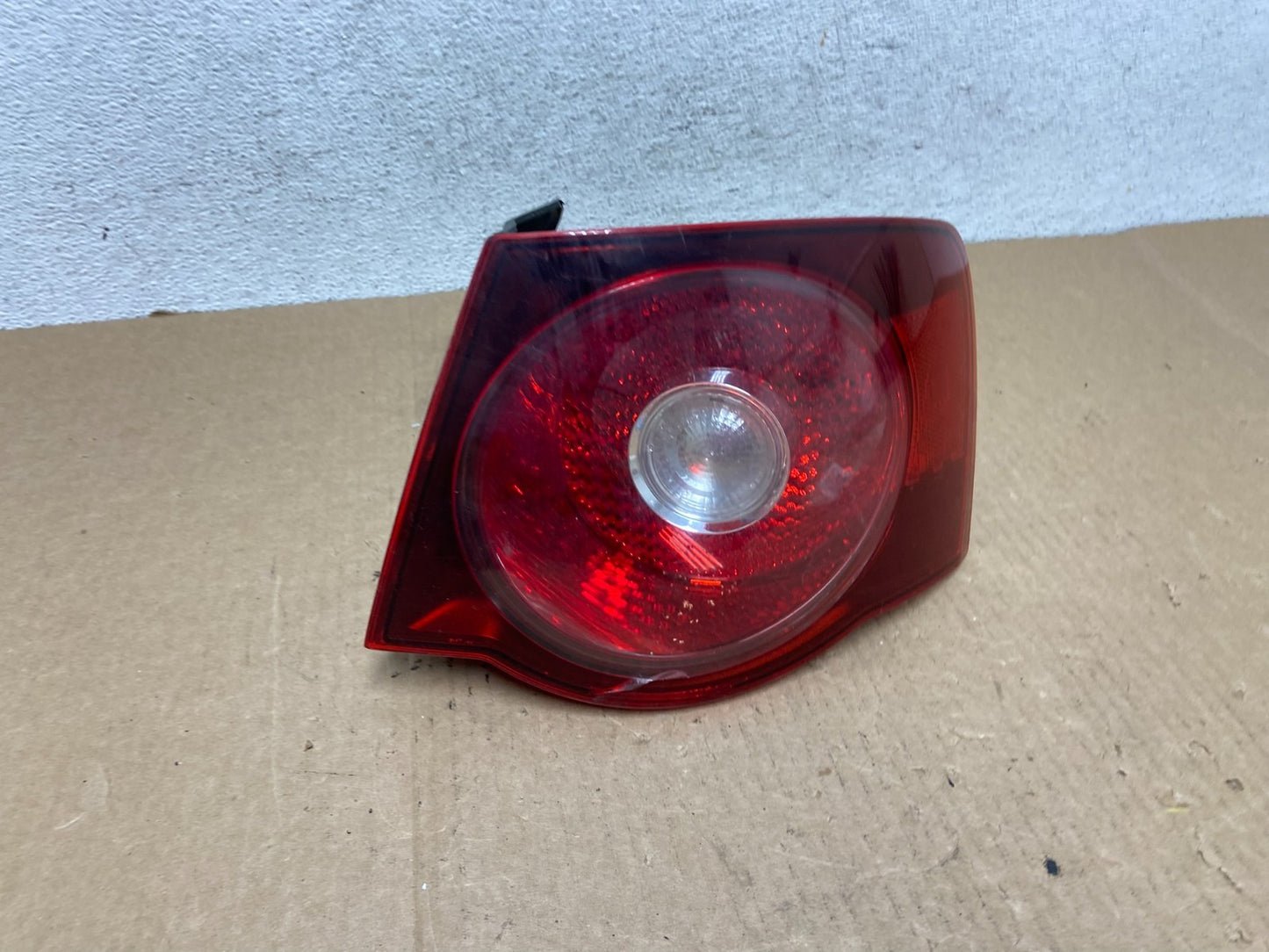 2008 2009 2010 Volkswagen Jetta Right Passenger RH Side Tail Light AF9643 DW0