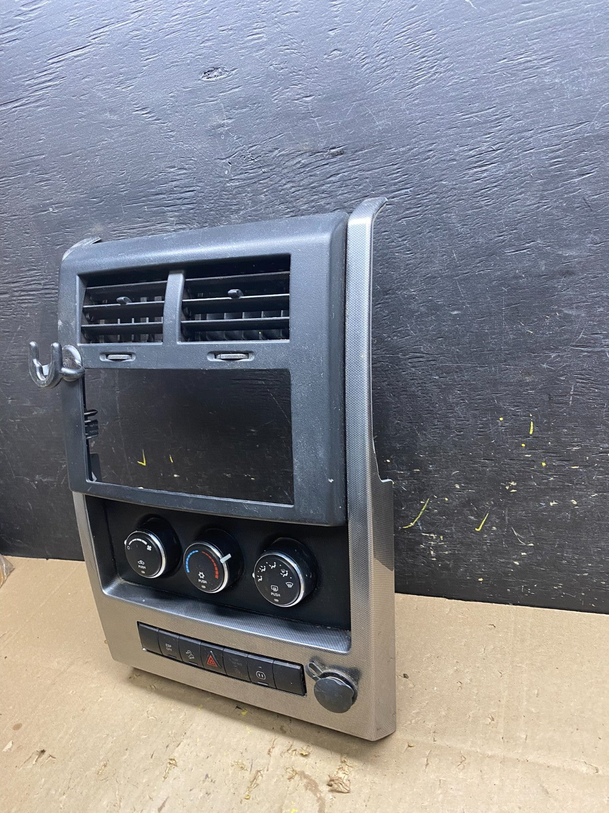 2008 to 2012 Jeep Liberty Dash Climate Temperature Control Radio Bezel u5099 DG2