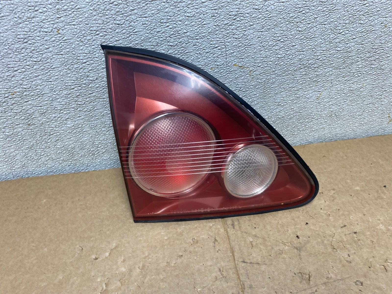 1999-2001 Lexus Rx300 Left Driver Lh Tail Light Inner Trunk Lid Oem V0084 DW0