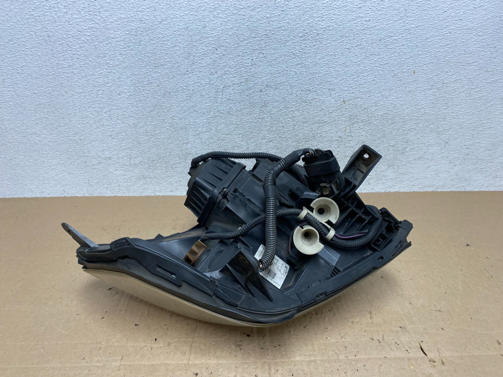2006 to 2011 Cadillac DTS Right Passenger RH Side Xenon Hid Headlight AE61376