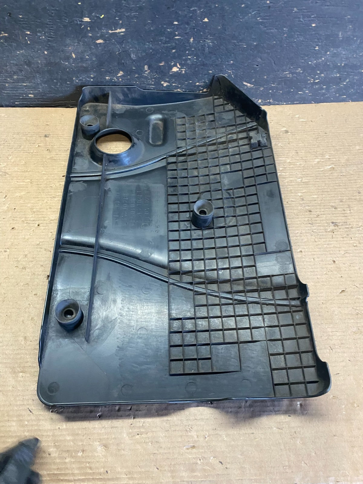 2004 to 2006 Mazda 3 DOHC 16 VALVE Engine Shield Top Cover Oem s3407 DG6