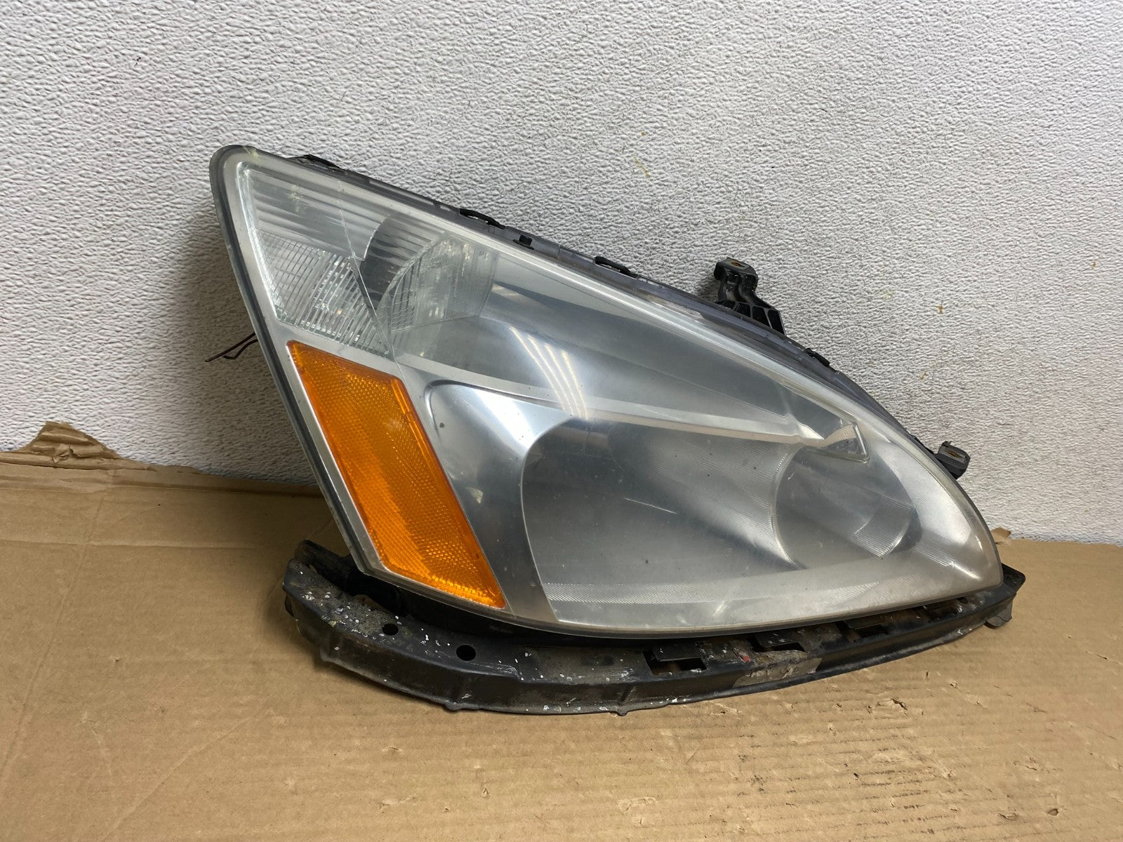 2003 - 2007 Honda Accord Right Passenger RH Side Halogen Headlight AG9242 DW1