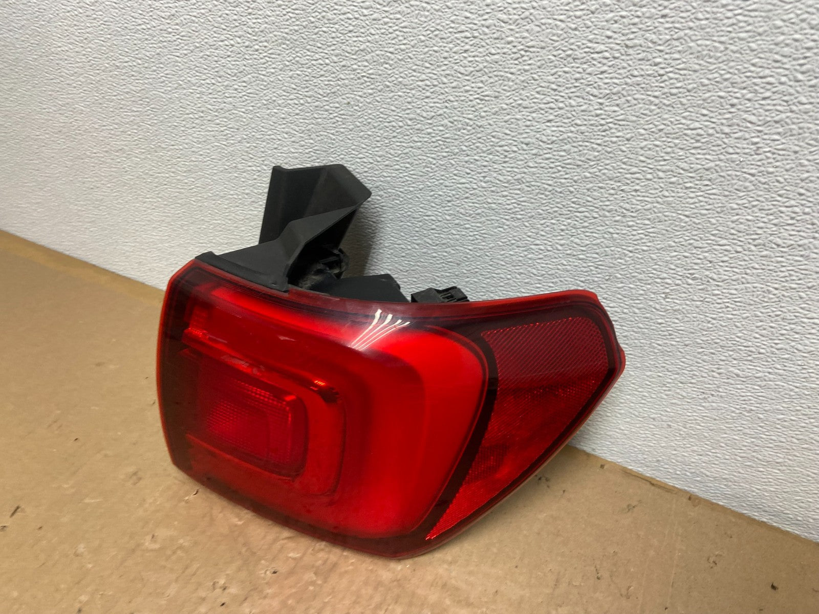 2017 to 2019 GMC Acadia Right Passenger RH Side Tail Light AB6621 DW1