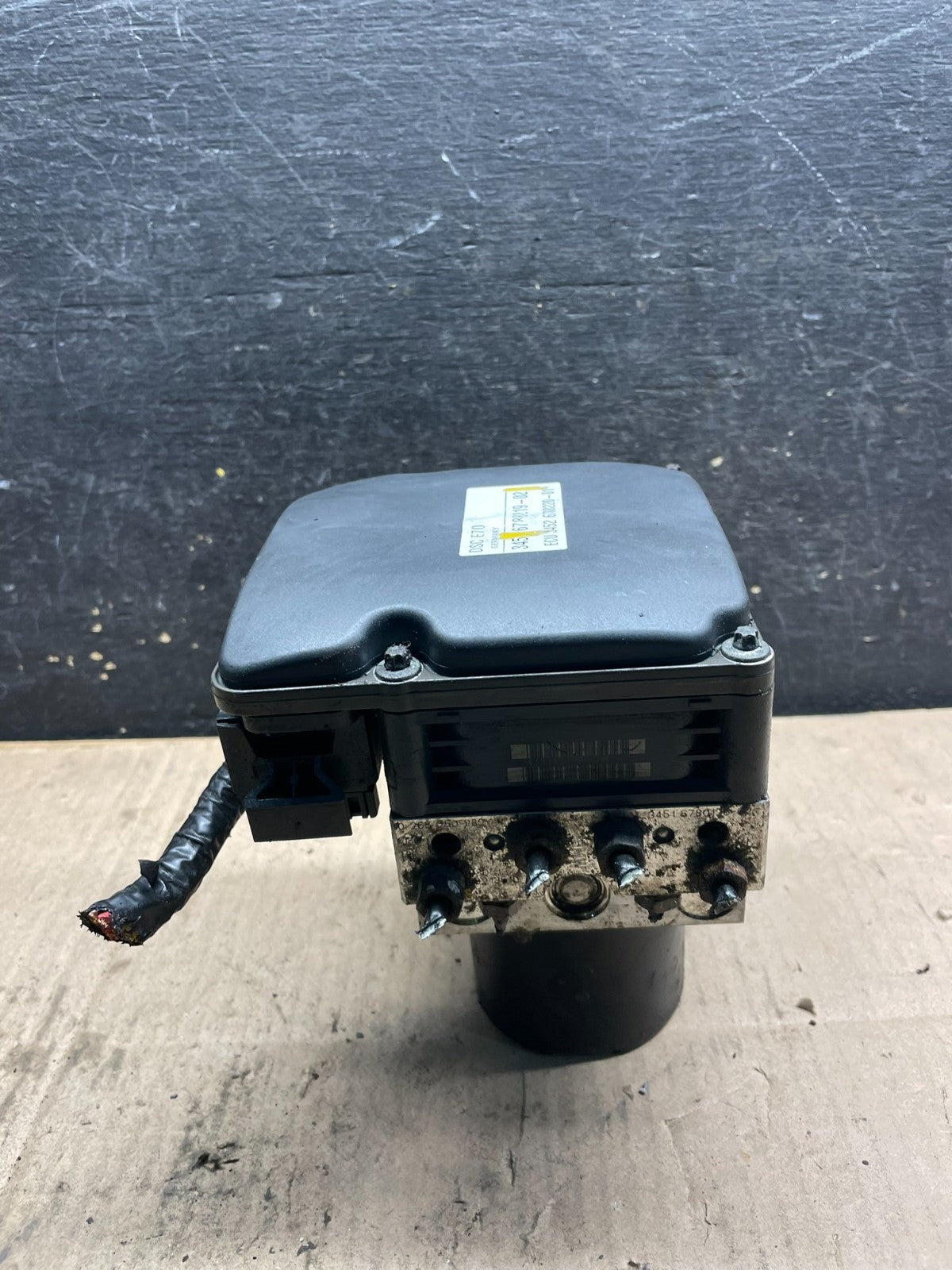 2007 to 2014 BMW X5 E70 ABS Anti-Lock Brake Pump Module T7546 DG3