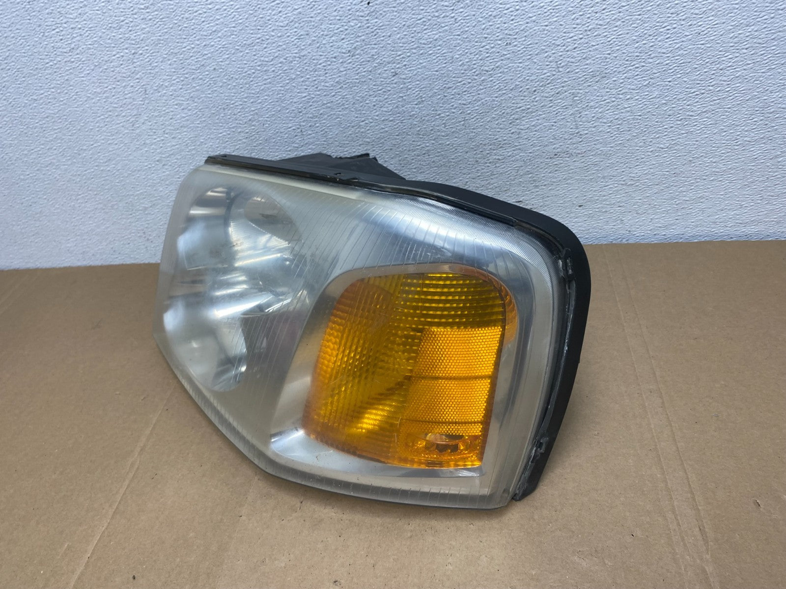 2002 to 2009 Gmc Envoy Left Driver Lh Side Headlight Halogen Oem AC5566 DW1