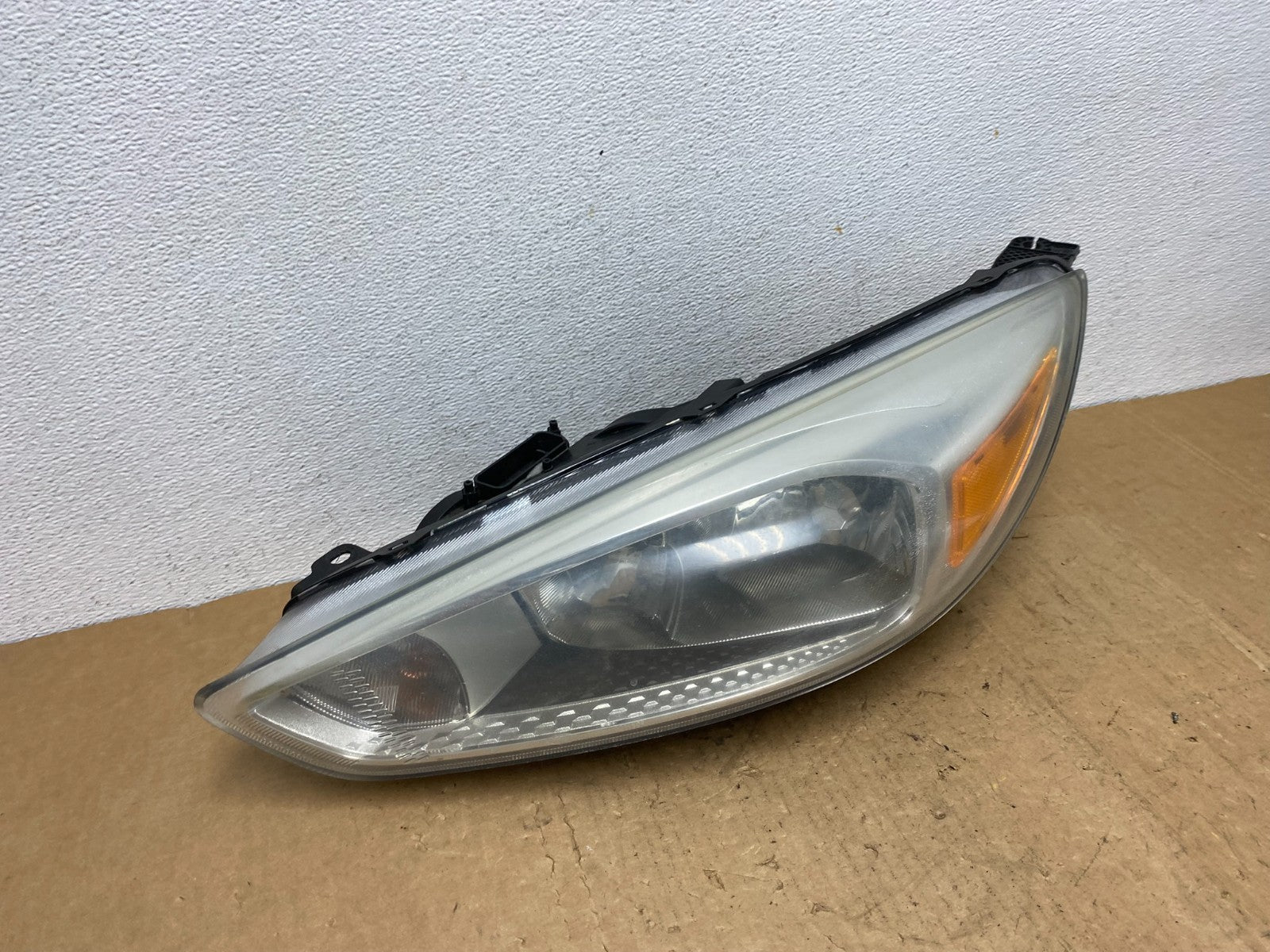 2015 to 2018 Ford Focus Left Driver LH Side Headlight AC5826 DW2