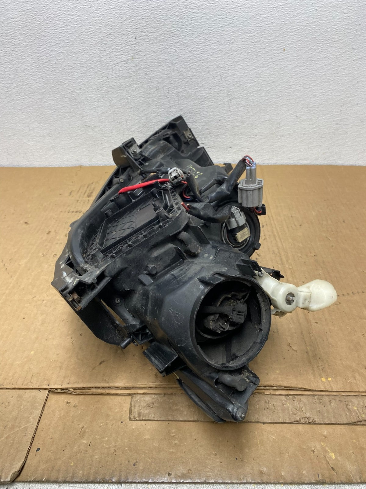 2009-2010 Mazda 6 Right Passenger Side Halogen Headlight AC8326 DW8