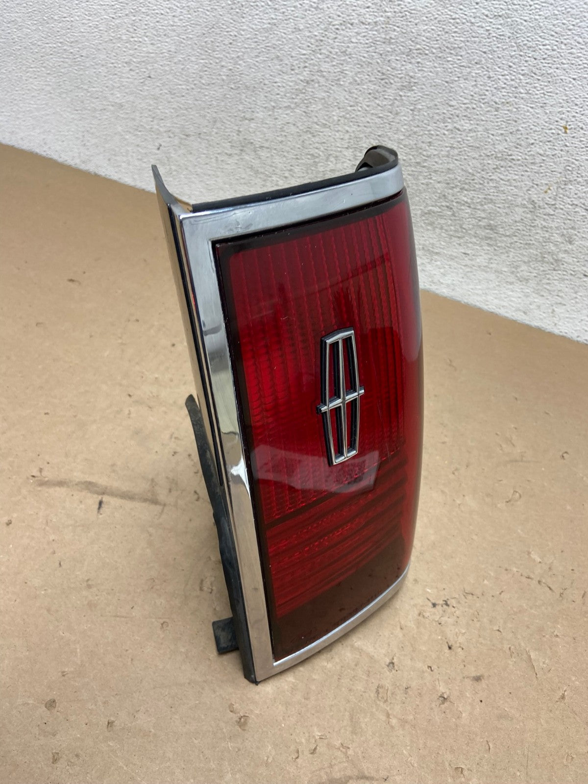 1990 to 1994 Lincoln Town Car Right Passenger RH Side Tail Light AG4164 LK2