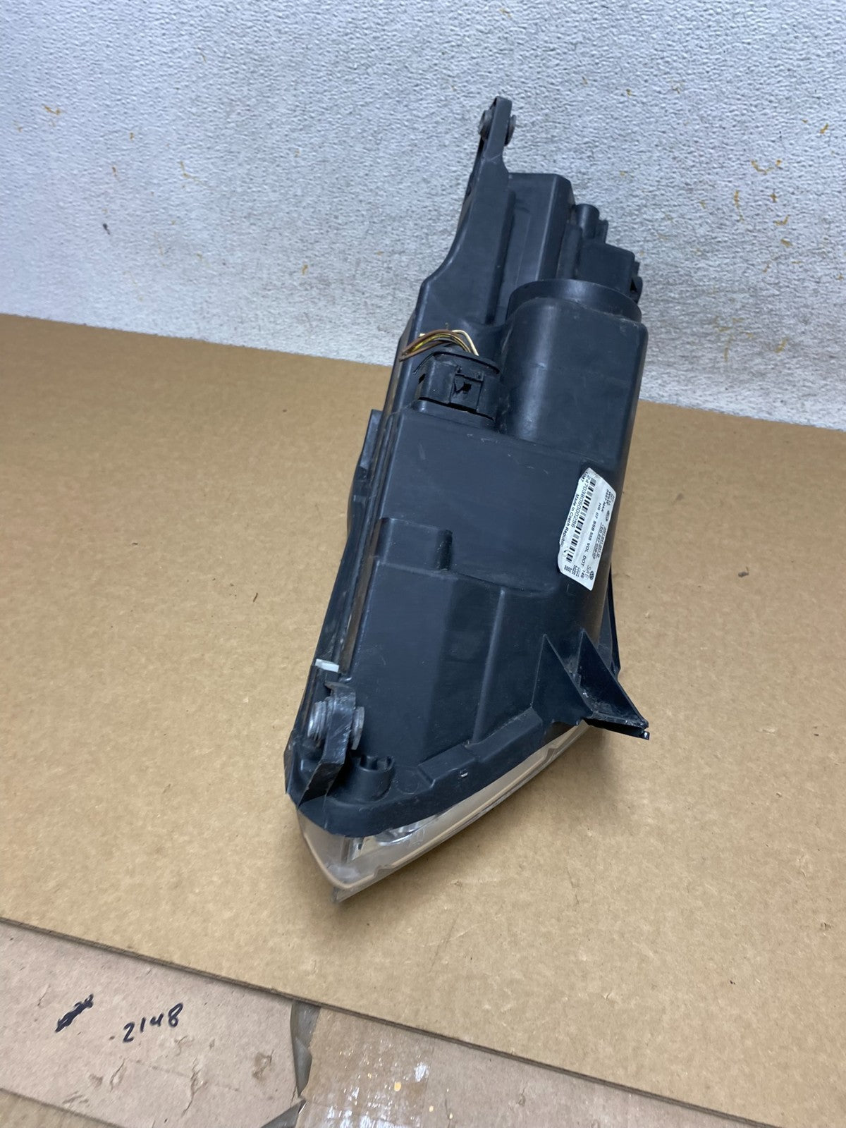 2009 to 2011 Volkswagen Tiguan Left Driver LH Halogen Headlight AI2600 DW8