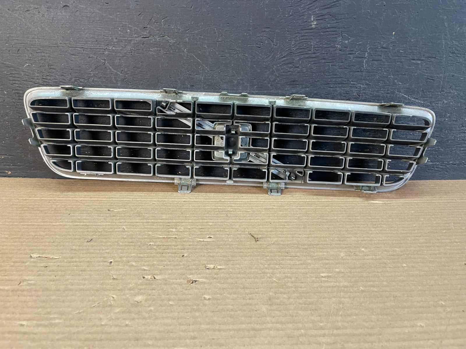 2004 2005 2006 Volvo S80 Front Upper Grill Grille AF3326 DG3