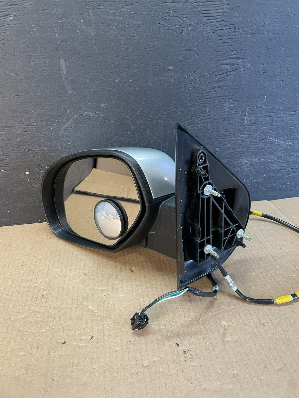 2007 to 2013 Chevrolet Tahoe Silverado Suburban Left Driver Mirror AE3692 DG2