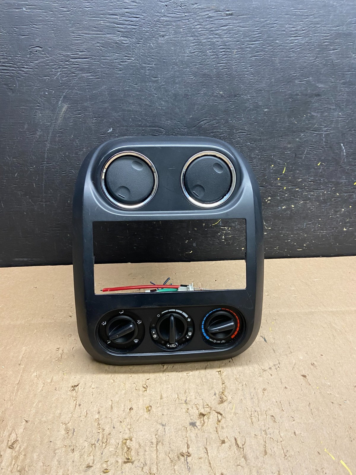 2008 to 2010 Jeep Compass Dash Climate Temperature Control Radio Bezel T6153 DG0