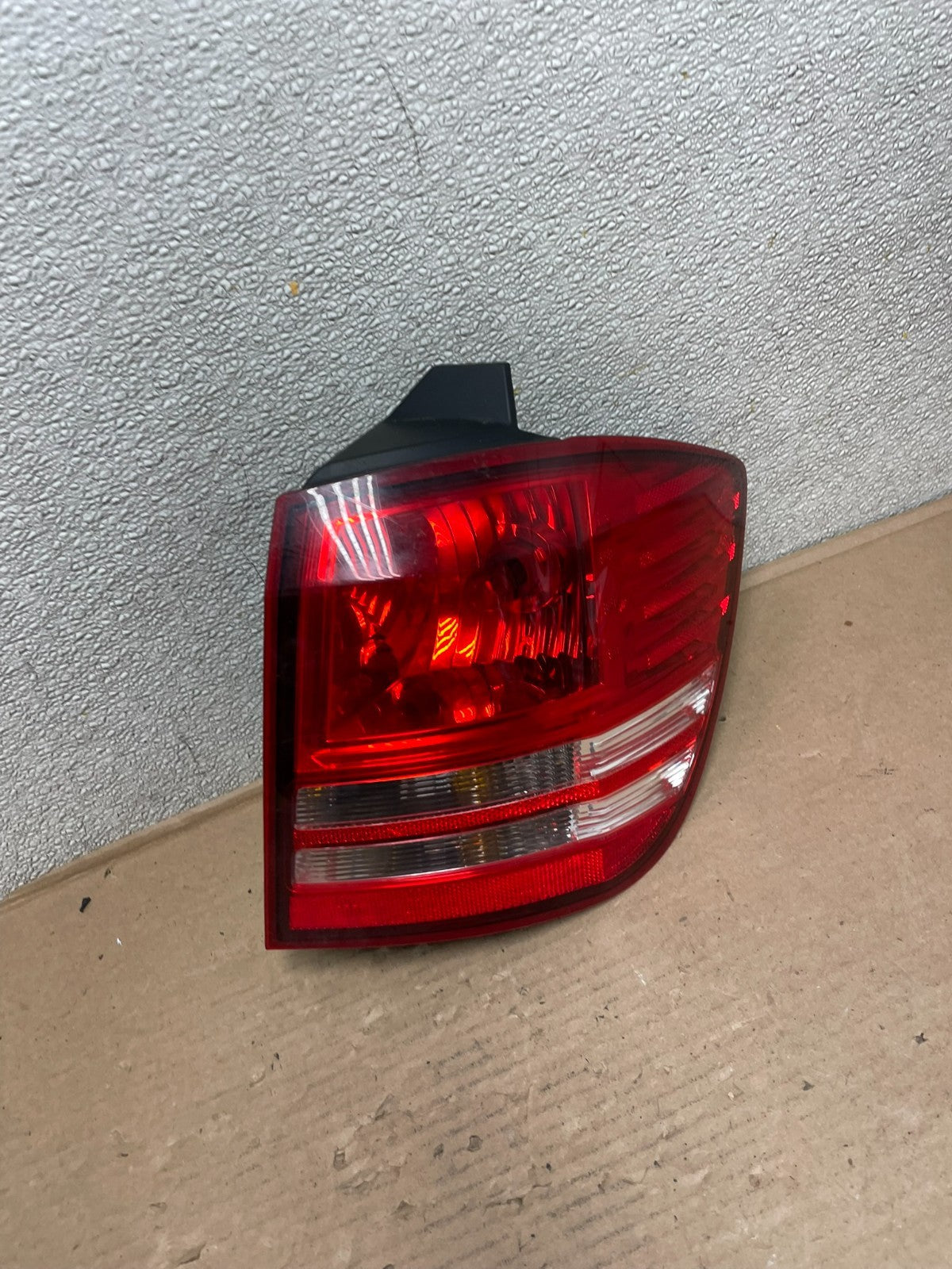 2009 - 2011 Dodge Journey Right Passenger Side Tail Light Oem AB0012 LK2