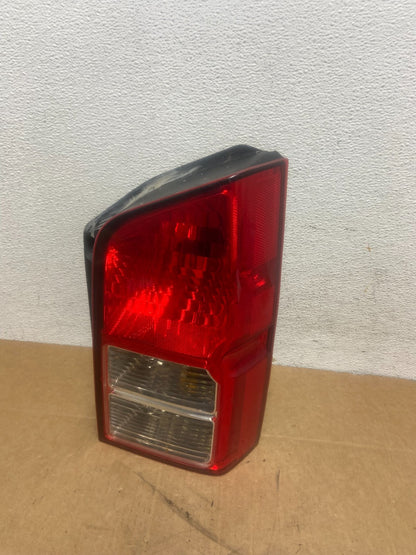 2005 to 2012 Nissan Pathfinder Right Passenger RH Side Tail Light AD6019 DW0