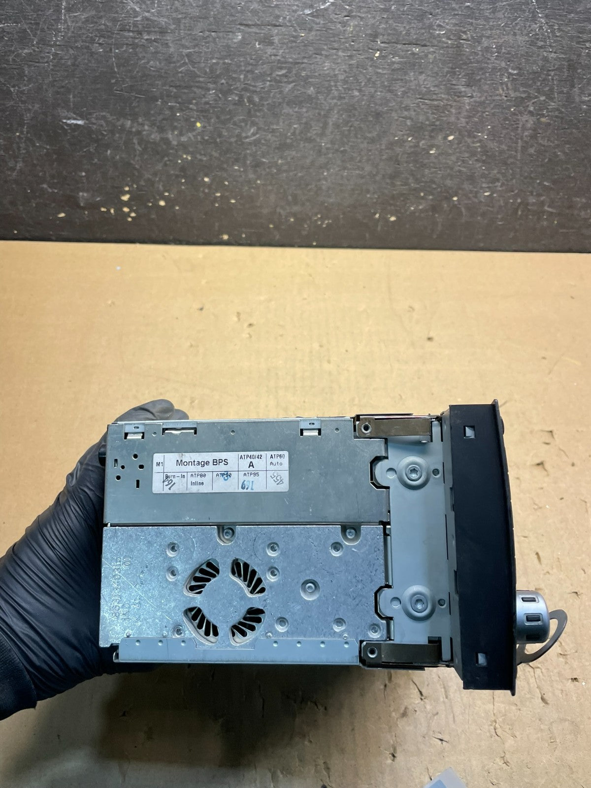 2004 to 2007 VW Touareg Stereo Radio Receiver Head Unit Control Module W4372 DG4