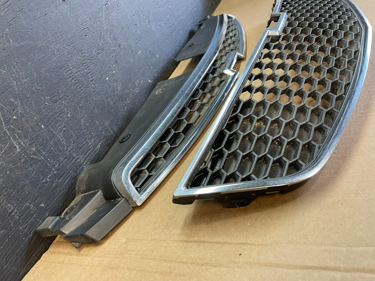 2011 to 2014 Chevrolet Cruze Upper Lower Set Grill Grille AC9957 DG2