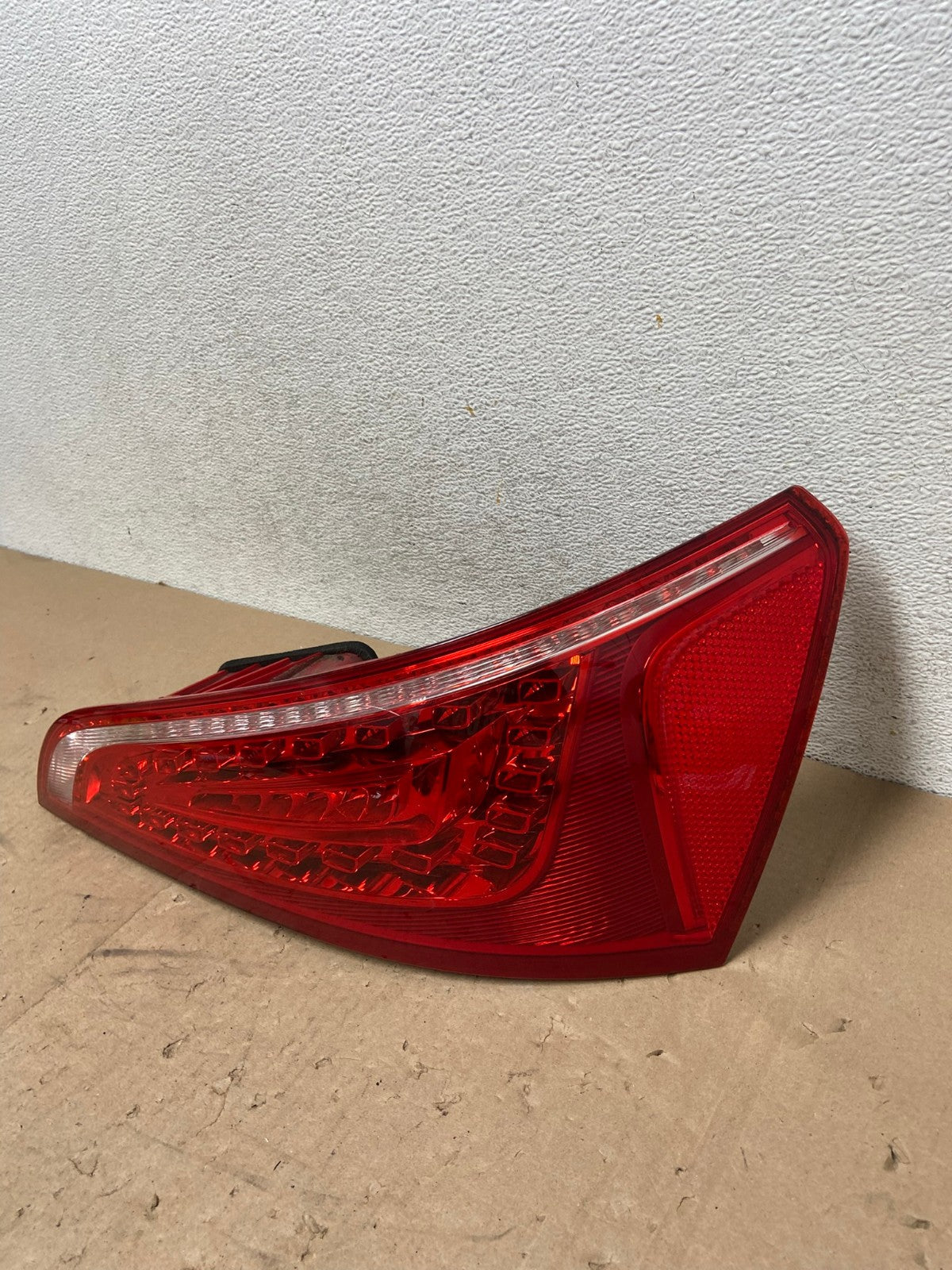 2009 to 2012 Audi Q5 Right Passenger RH Side Tail light AG5308 LK2